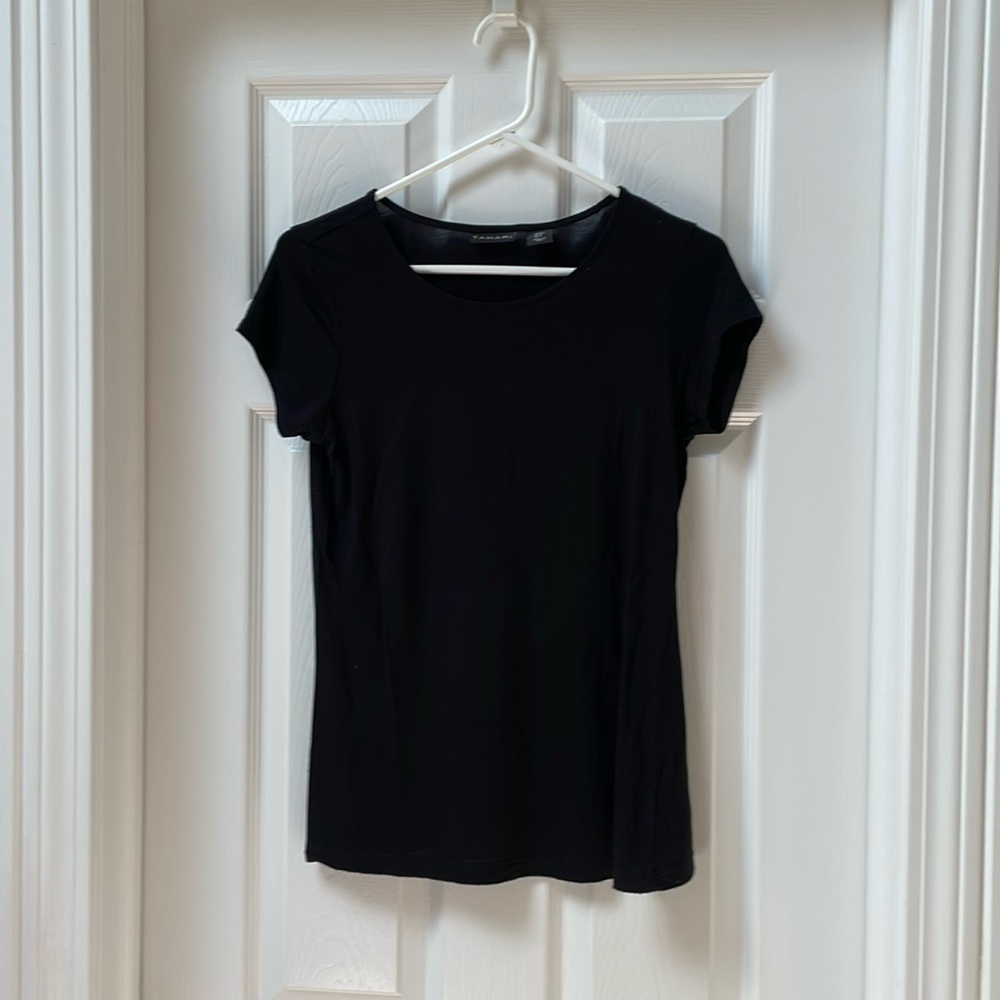Tahari tee shirt